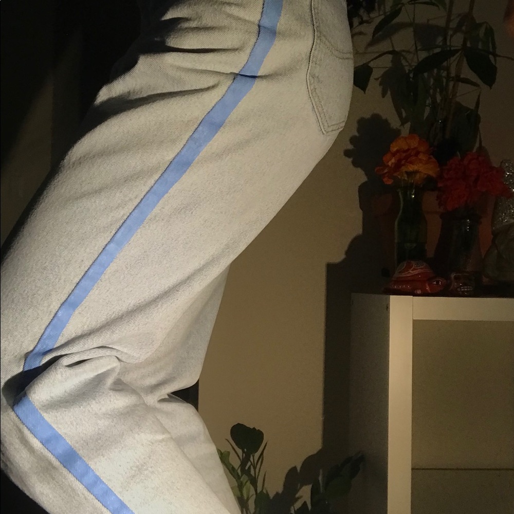 Custom Jeans - Picture 3 of 8